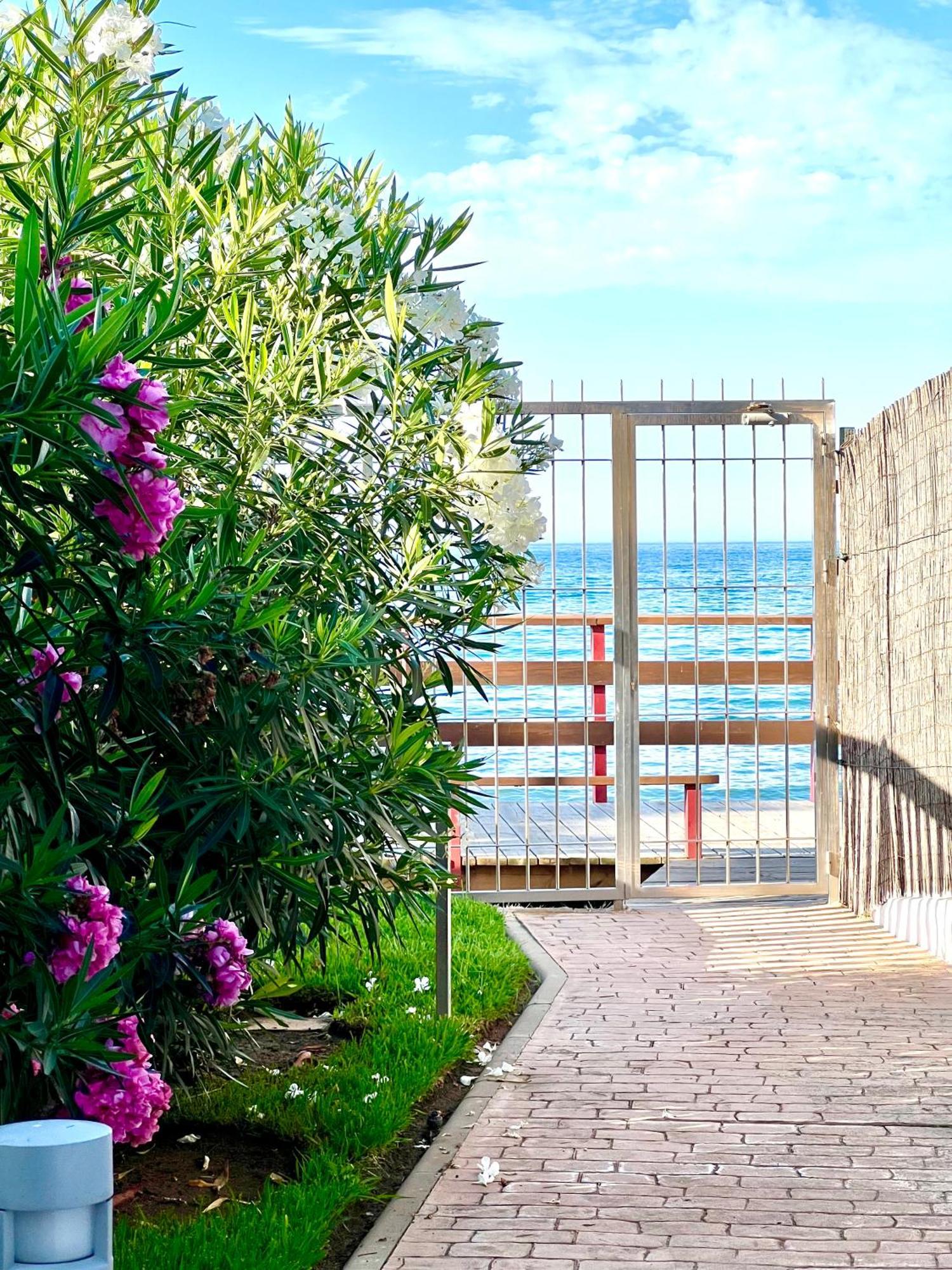 Beachfront Penthouse Apartment With Large Terrace And Breathtaking Sea Views Close To Marbella Spain Ситио-де-Калаонда Экстерьер фото