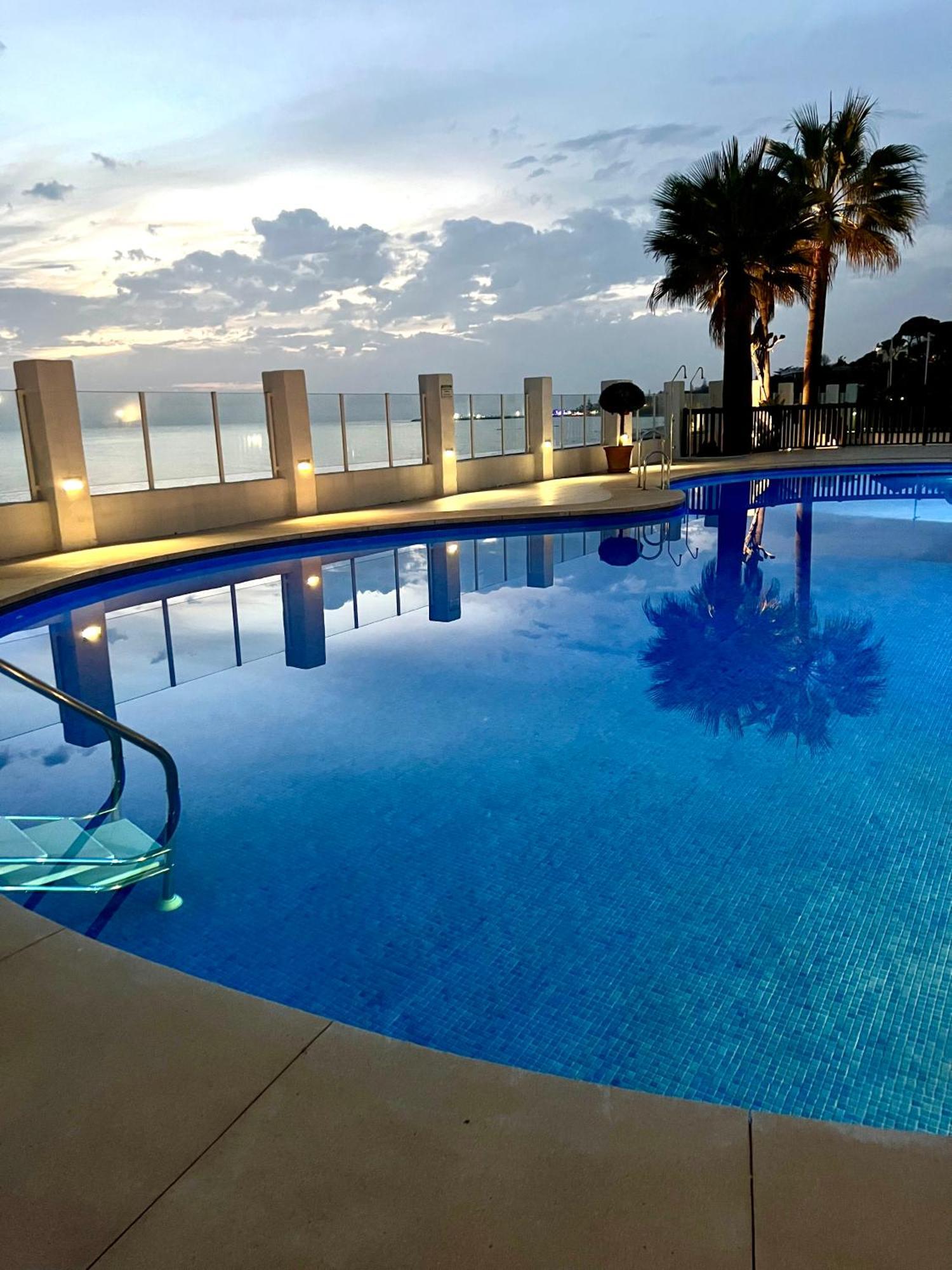 Beachfront Penthouse Apartment With Large Terrace And Breathtaking Sea Views Close To Marbella Spain Ситио-де-Калаонда Экстерьер фото