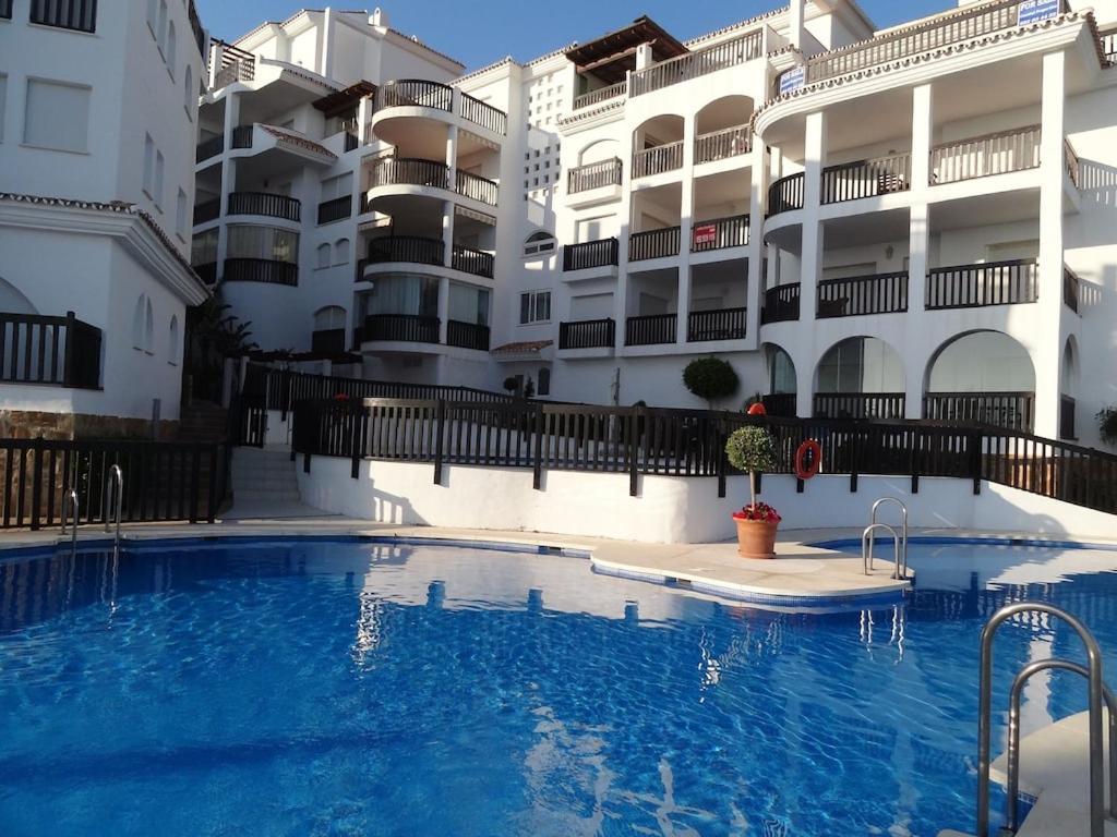 Beachfront Penthouse Apartment With Large Terrace And Breathtaking Sea Views Close To Marbella Spain Ситио-де-Калаонда Экстерьер фото